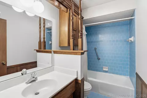 Bath - 10009 E 40th St, Tulsa, OK 74146 photo 2 of 2