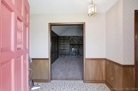 Entry Way - 10009 E 40th St, Tulsa, OK 74146 photo 1 of 3