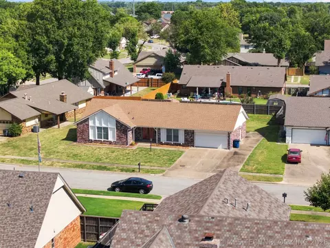 View/Area - 10009 E 40th St, Tulsa, OK 74146 photo 3 of 7