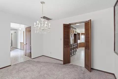 Dining - 10009 E 40th St, Tulsa, OK 74146 photo 4 of 4