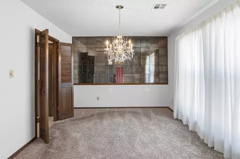 Dining - 10009 E 40th St, Tulsa, OK 74146 photo 3 of 4