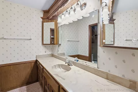Bath - 10009 E 40th St, Tulsa, OK 74146 photo 1 of 2