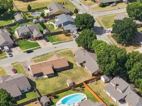 View/Area - 10009 E 40th St, Tulsa, OK 74146 photo 5 of 7