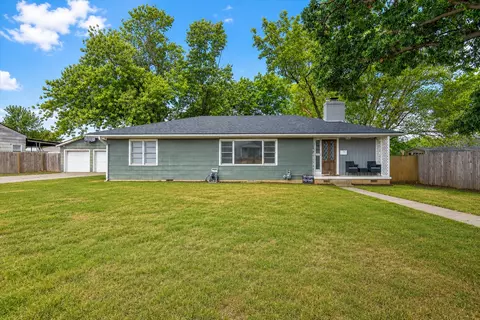 211 SE Queenstown Ave, Bartlesville, OK 74006