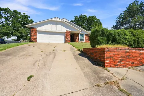 1016 E 13th St, Claremore, OK 74017