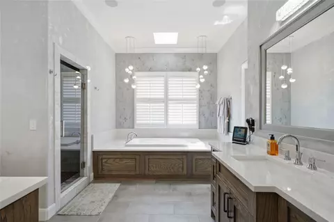 Bath - 2680 E 36th St, Tulsa, OK 74105 photo 6 of 9