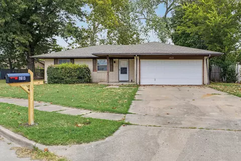 Exterior - 11613 E 24th St, Tulsa, OK 74129 photo 2 of 5
