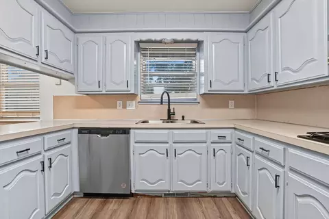 Kitchen - 11613 E 24th St, Tulsa, OK 74129 photo 3 of 5