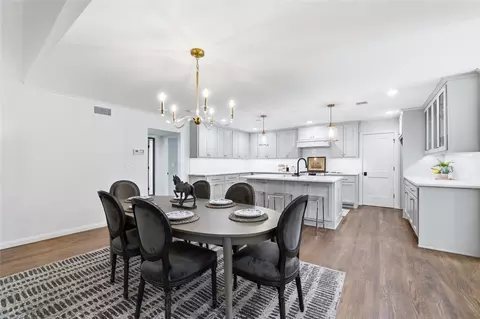 Dining - 2427 E 72nd Street 5-c-2, Tulsa, OK 74136 photo 1 of 3