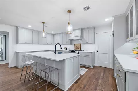 Kitchen - 2427 E 72nd Street 5-c-2, Tulsa, OK 74136 photo 2 of 4