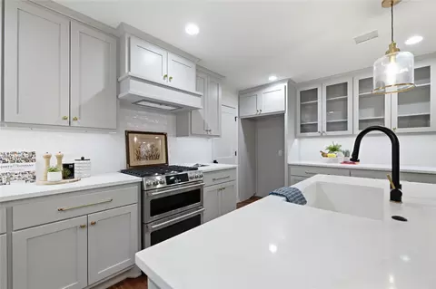 Kitchen - 2427 E 72nd Street 5-c-2, Tulsa, OK 74136 photo 4 of 4