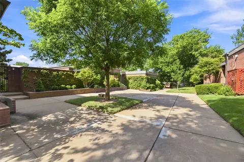 Exterior - 2427 E 72nd Street 5-c-2, Tulsa, OK 74136 photo 4 of 6