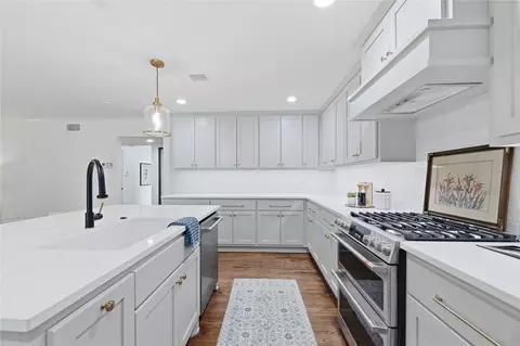Kitchen - 2427 E 72nd Street 5-c-2, Tulsa, OK 74136 photo 3 of 4