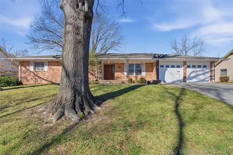 1037 Meadow Dr, Bartlesville, OK 74006