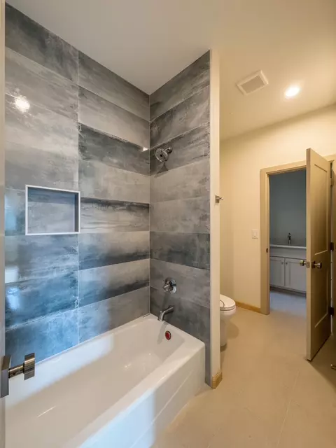 Bath - 232 E 46th St, Tulsa, OK 74105 photo 4 of 6