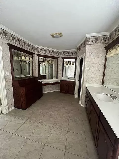 Bath - 7826 E 100th St, Tulsa, OK 74133 photo 1 of 4