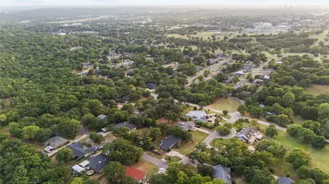View/Area - 2131 E 11th, Ada, OK 74820 photo 4 of 5