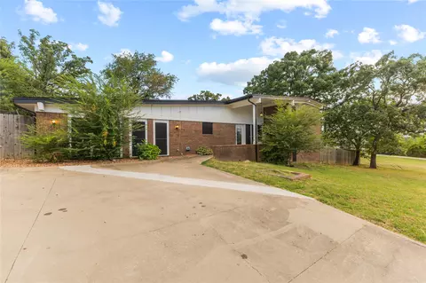 Exterior - 2131 E 11th, Ada, OK 74820 photo 5 of 7