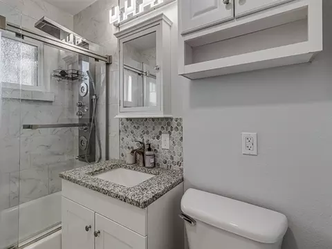 Bath - 6614 E 27th St, Tulsa, OK 74129 photo 2 of 2