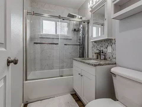 Bath - 6614 E 27th St, Tulsa, OK 74129 photo 1 of 2