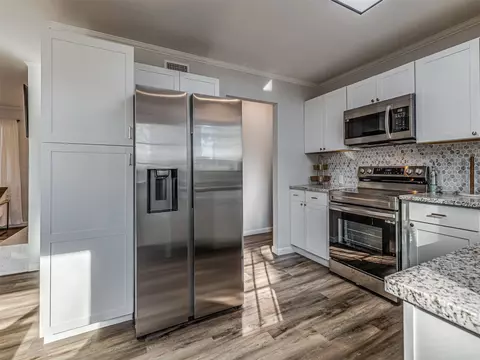 Kitchen - 6614 E 27th St, Tulsa, OK 74129 photo 4 of 7