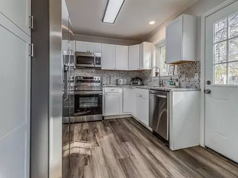 Kitchen - 6614 E 27th St, Tulsa, OK 74129 photo 2 of 7