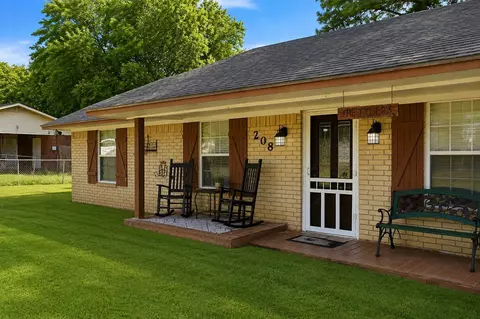 Exterior - 208 W Umstead, Colbert, OK 74733 photo 3 of 7