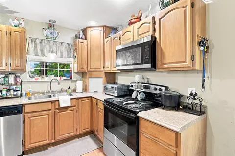 Kitchen - 208 W Umstead, Colbert, OK 74733 photo 4 of 4