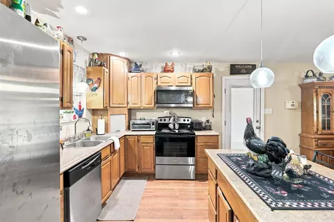 Kitchen - 208 W Umstead, Colbert, OK 74733 photo 3 of 4