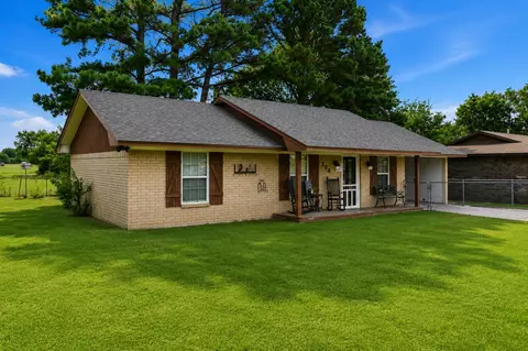Exterior - 208 W Umstead, Colbert, OK 74733 photo 2 of 7