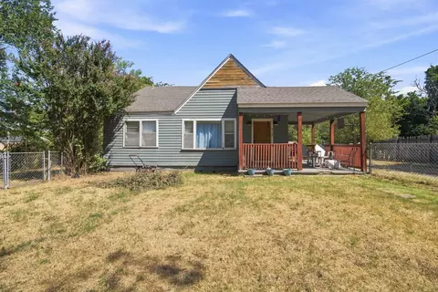 Exterior - 919 W North Ave, Checotah, OK 74426 photo 2 of 6