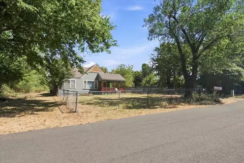 Exterior - 919 W North Ave, Checotah, OK 74426 photo 1 of 6