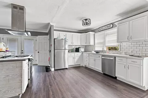 Kitchen - 919 W North Ave, Checotah, OK 74426 photo 1 of 2