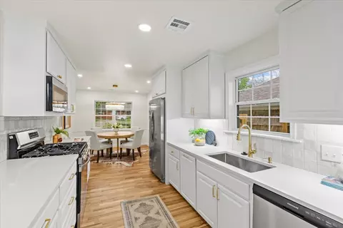 Kitchen - 6731 E 51st Pl S, Tulsa, OK 74145 photo 2 of 4