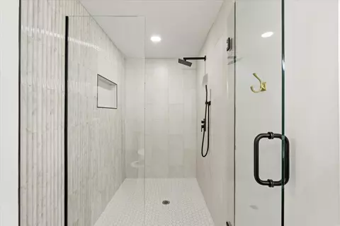 Bath - 6731 E 51st Pl S, Tulsa, OK 74145 photo 5 of 6