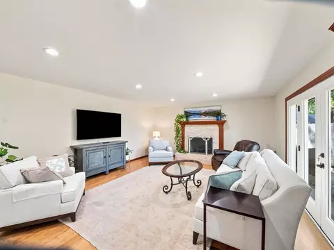Living - 6213 E 78th Pl, Tulsa, OK 74136 photo 2 of 3
