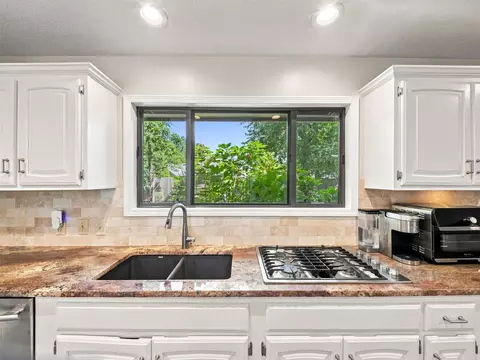 Kitchen - 6213 E 78th Pl, Tulsa, OK 74136 photo 2 of 6