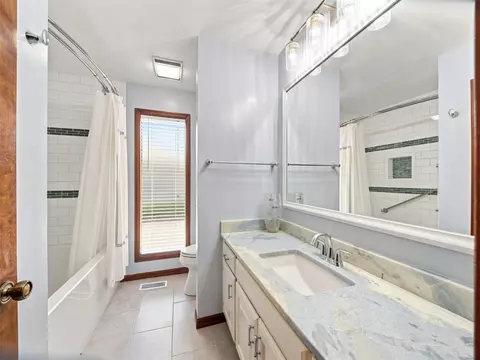 Bath - 6213 E 78th Pl, Tulsa, OK 74136 photo 3 of 8