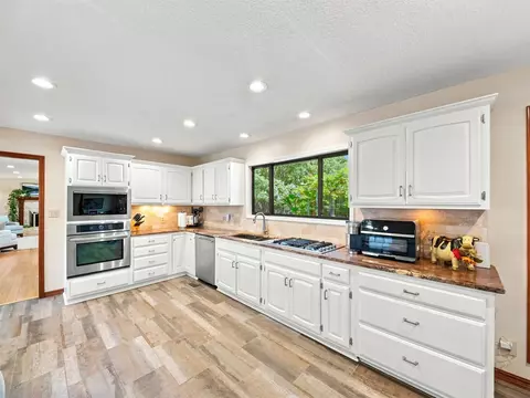 Kitchen - 6213 E 78th Pl, Tulsa, OK 74136 photo 3 of 6