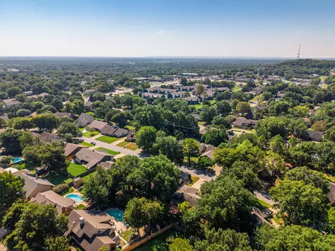 View/Area - 6213 E 78th Pl, Tulsa, OK 74136 photo 5 of 6
