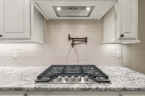 Kitchen - 14504 E 80th St N, Owasso, OK 74055 photo 4 of 4