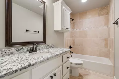 Bath - 14504 E 80th St N, Owasso, OK 74055 photo 5 of 5