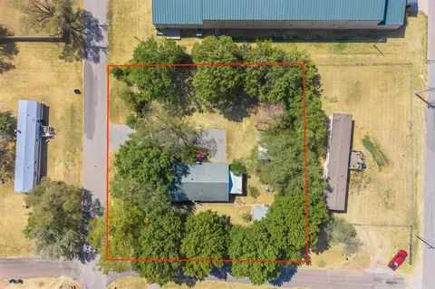 View/Area - 401 S 10th St, Comanche, OK 73529 photo 1 of 5