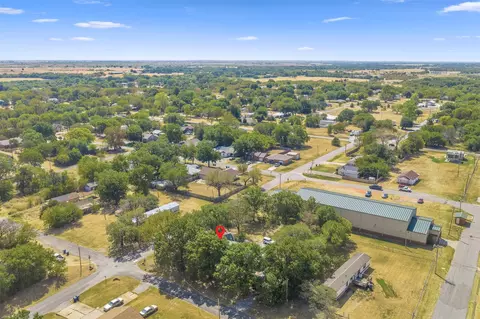 View/Area - 401 S 10th St, Comanche, OK 73529 photo 4 of 5