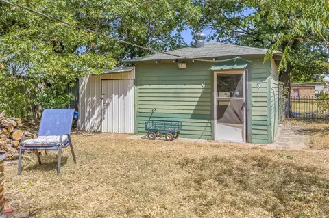 Exterior - 401 S 10th St, Comanche, OK 73529 photo 10 of 13