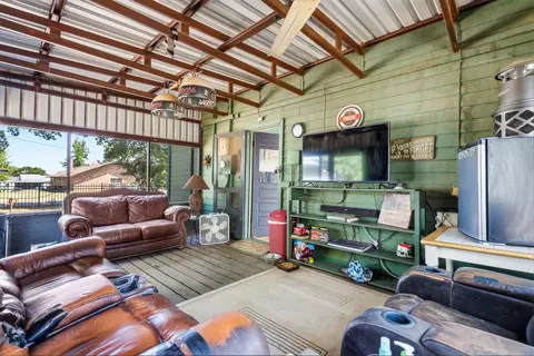 Exterior - 401 S 10th St, Comanche, OK 73529 photo 6 of 13
