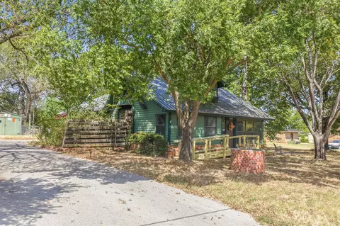 Exterior - 401 S 10th St, Comanche, OK 73529 photo 7 of 13
