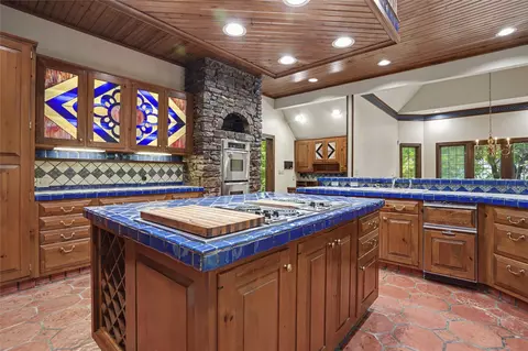 Kitchen - 3719 E 99th Pl S, Tulsa, OK 74137 photo 3 of 4