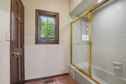 Bath - 3719 E 99th Pl S, Tulsa, OK 74137 photo 5 of 8
