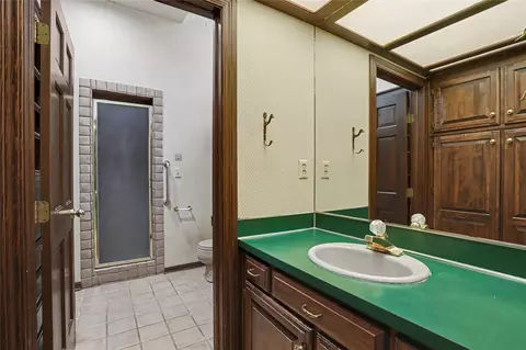 Bath - 3719 E 99th Pl S, Tulsa, OK 74137 photo 6 of 8
